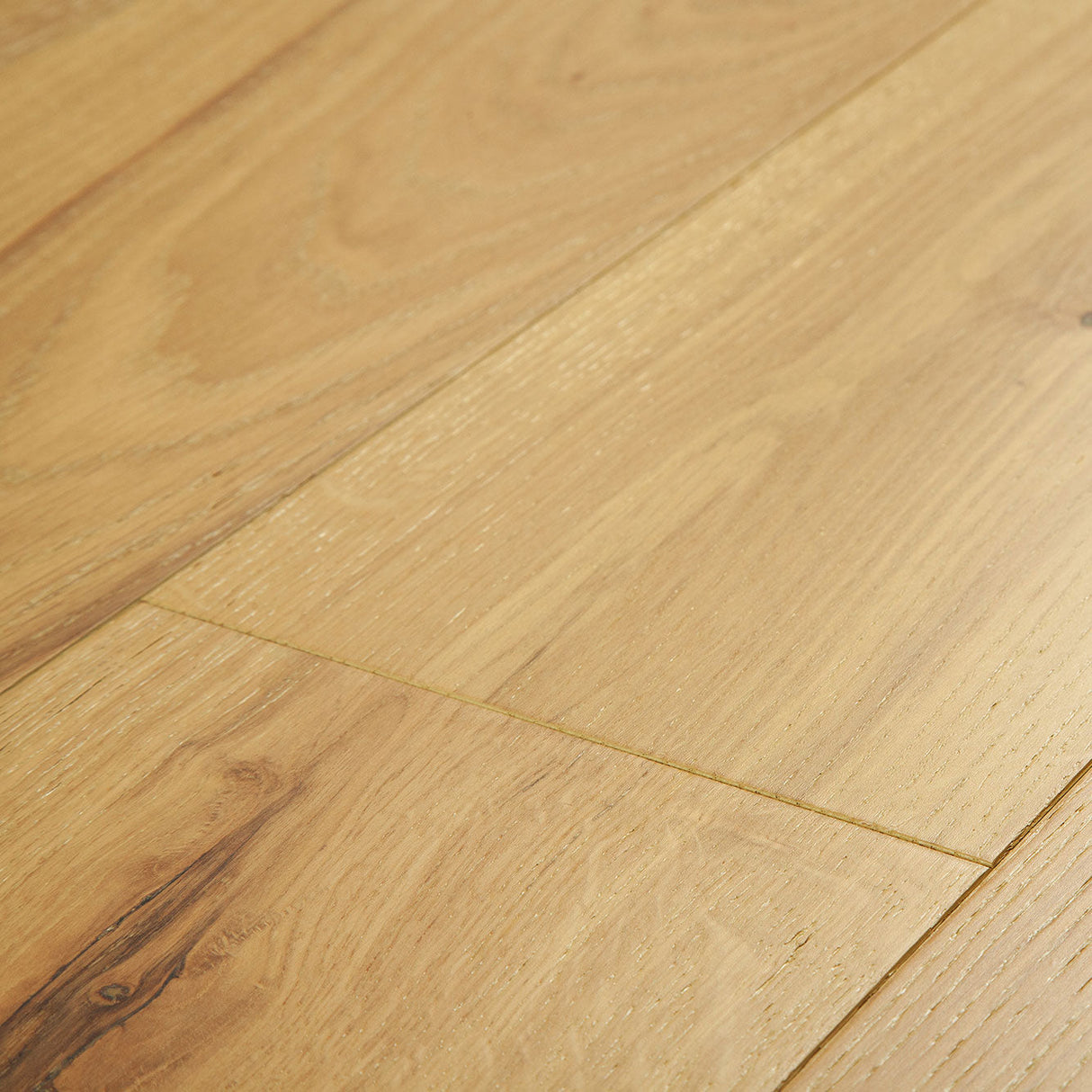 Shannon AB oak detail